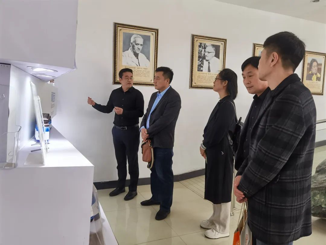 Jiejing  Organized a Visit to Qingdao Marine Biomedical Research Institute and Negotiated Cooperation
