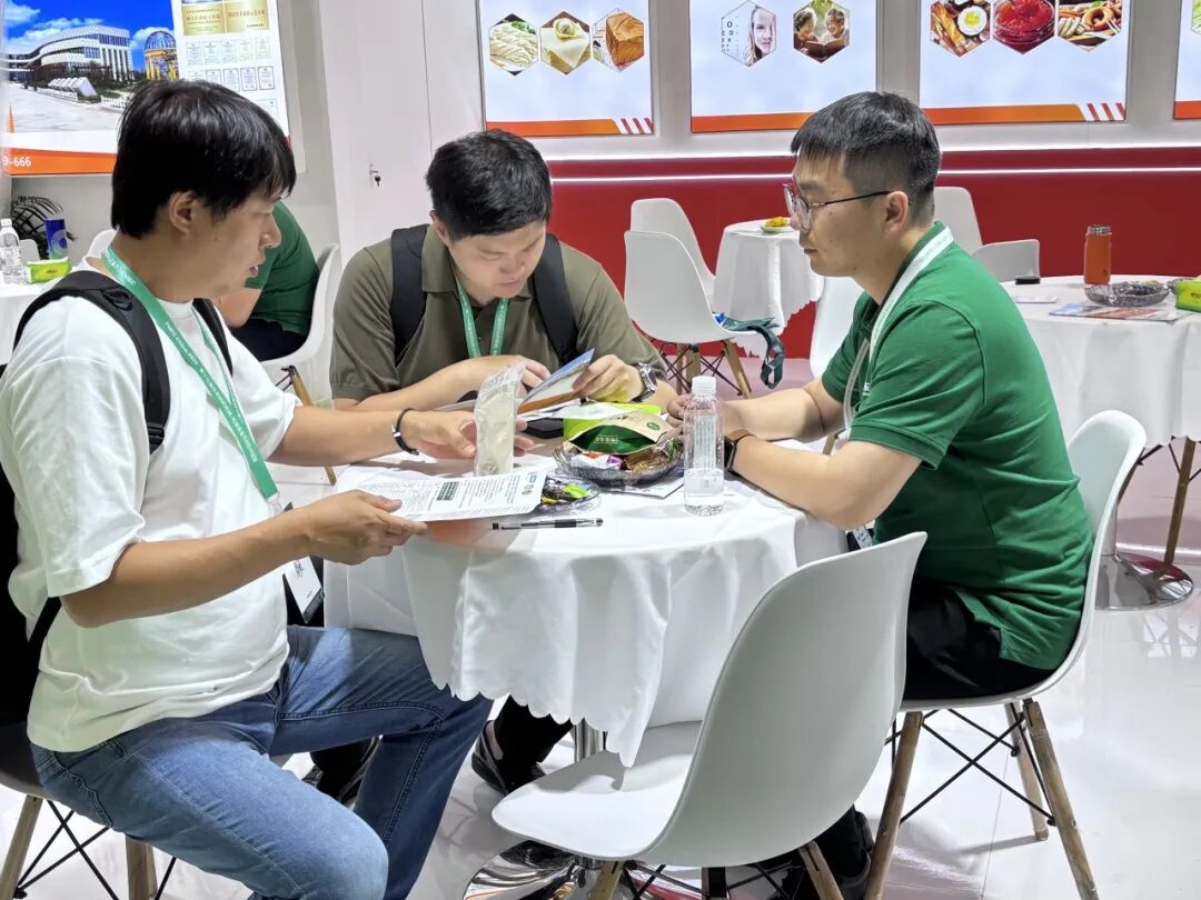 20260618洁晶集团参加第二十四届世界制药原料中国展1